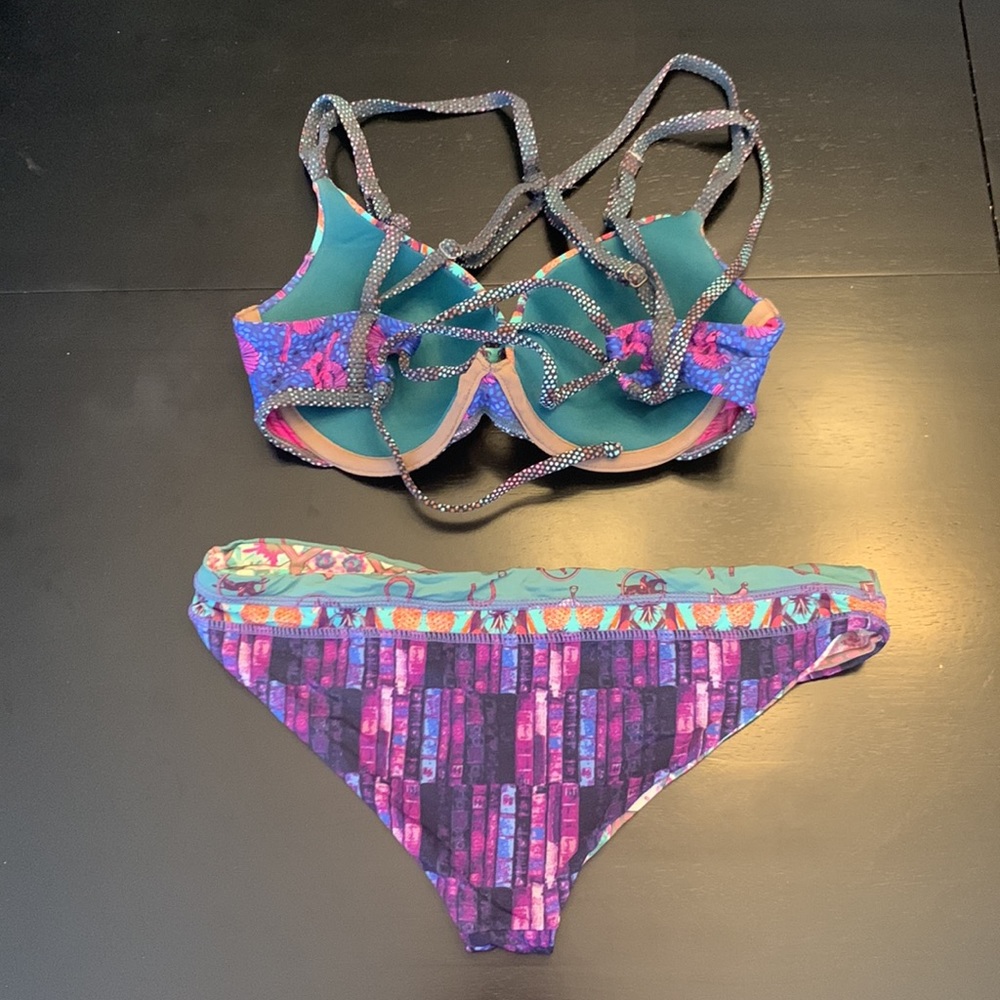 Maaji swim bikini. Reversible bottoms. Size: Medium - Picture 2 of 3